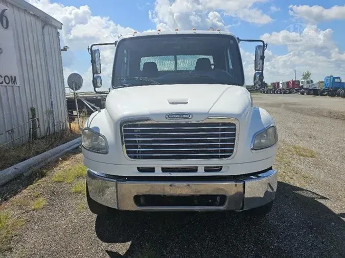 2006 FREIGHTLINER BUSINESS CLASS M2 106