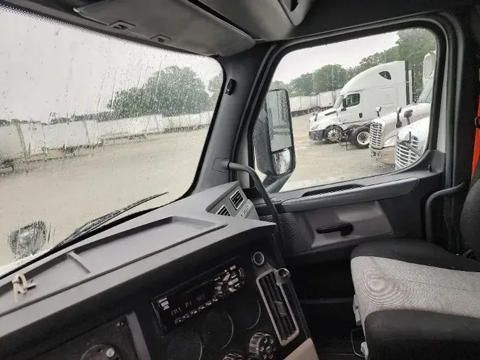 2019 Freightliner T12664ST