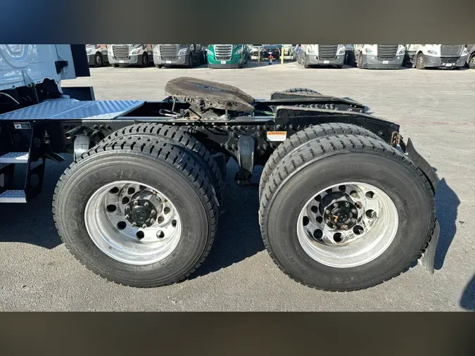 2019 Freightliner Cascadia 126