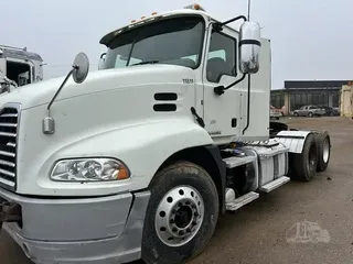 2015 MACK PINNACLE CXU613
