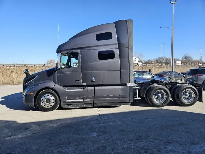 2024 VOLVO VNL64T760