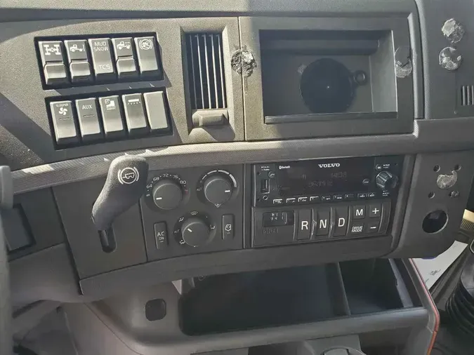 2024 VOLVO VNL64T760