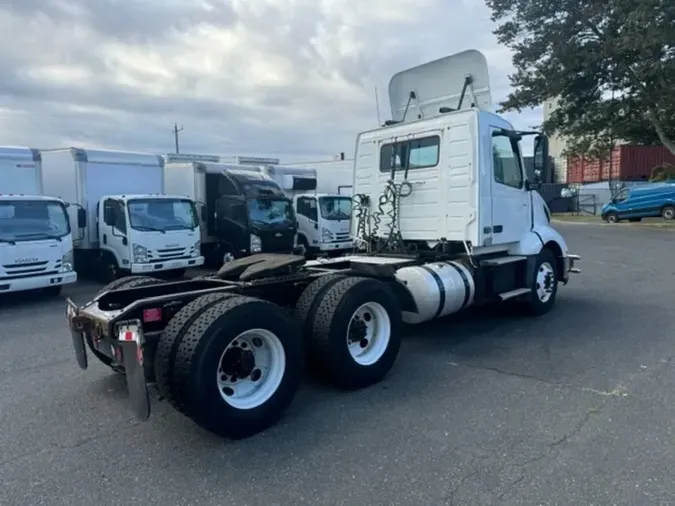 2019 VOLVO VNL64T-300