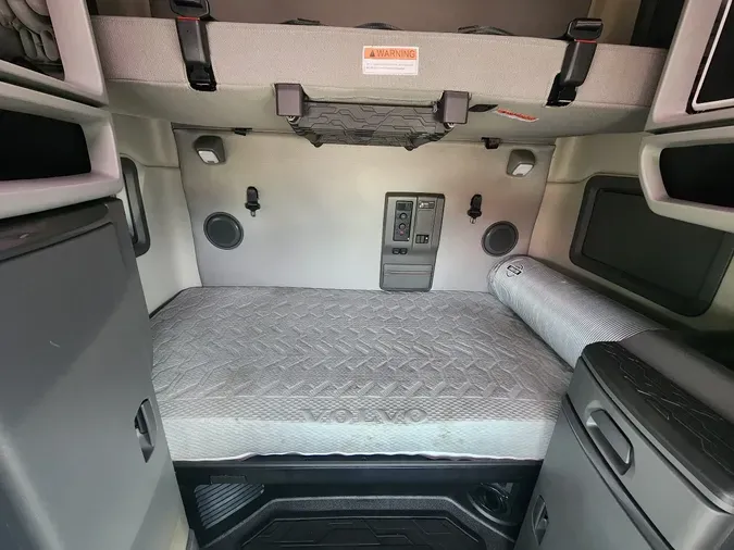 2024 VOLVO VNL64T760