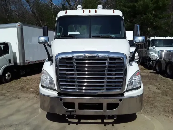 2020 FREIGHTLINER CASCADIA 113