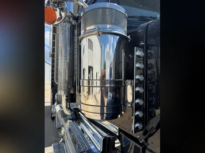 2024 Peterbilt 389