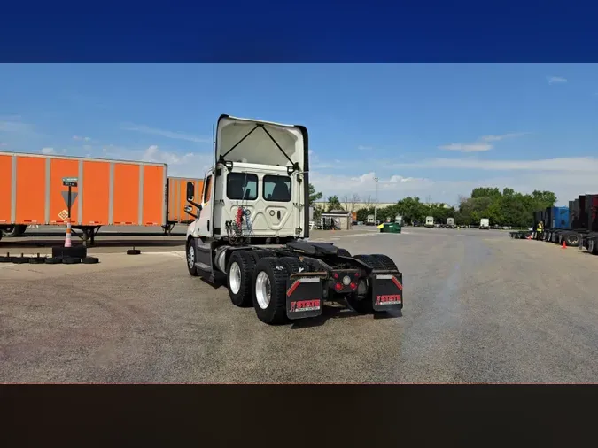 2022 Freightliner Cascadia 126
