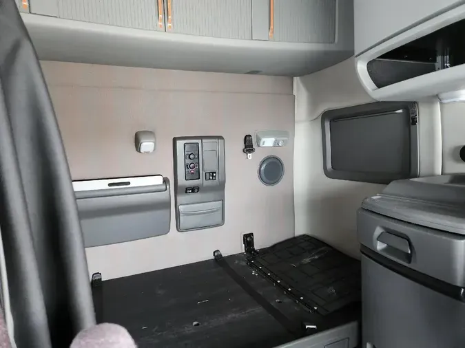 2021 VOLVO VNL64T7404e10125a6ef5d2fda55fabeb9d17b4f3