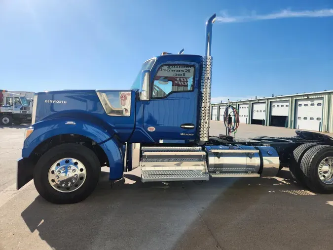 2026 Kenworth W990