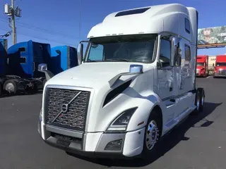 2020 VOLVO VNL860