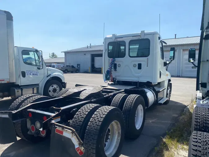 2015 FREIGHTLINER/MERCEDES CASCADIA 125