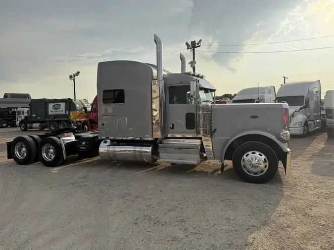 2023 Peterbilt 389