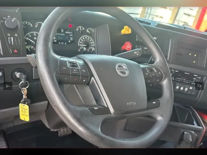 2022 VOLVO VNL64T760