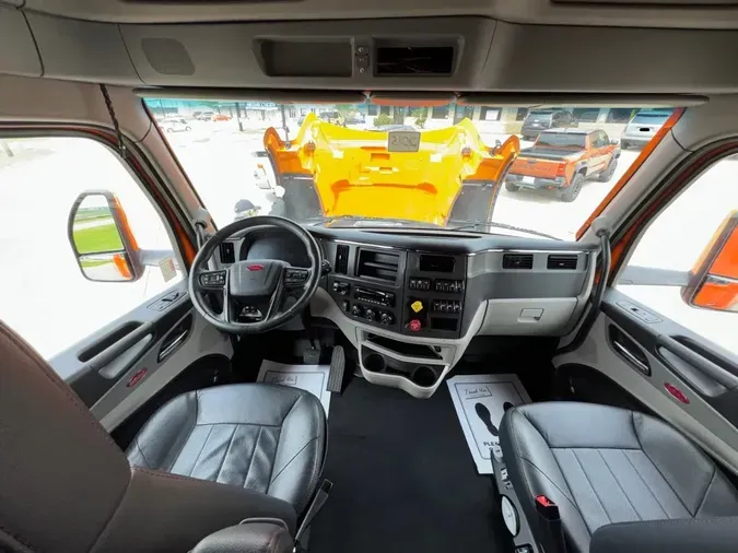 2023 PETERBILT 579