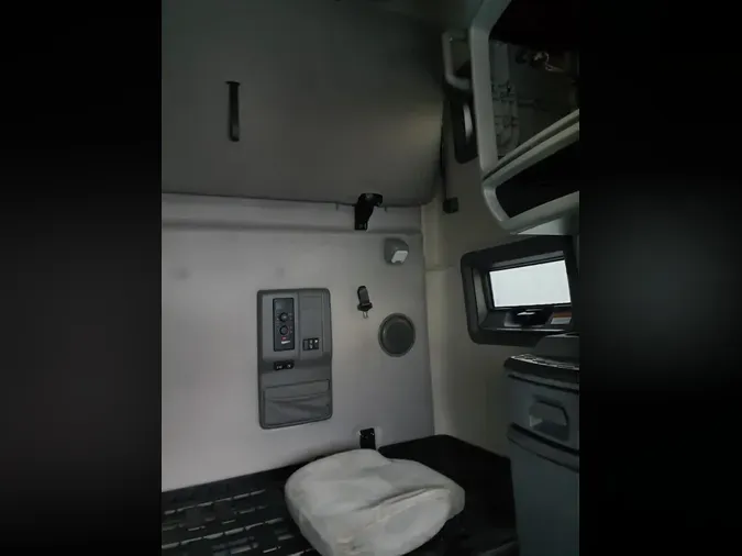 2020 VOLVO VNL64T-760