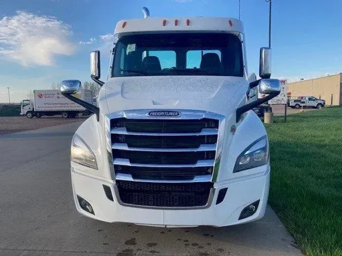 2025 Freightliner New Cascadia