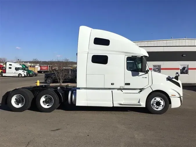 2019 VOLVO VNL760