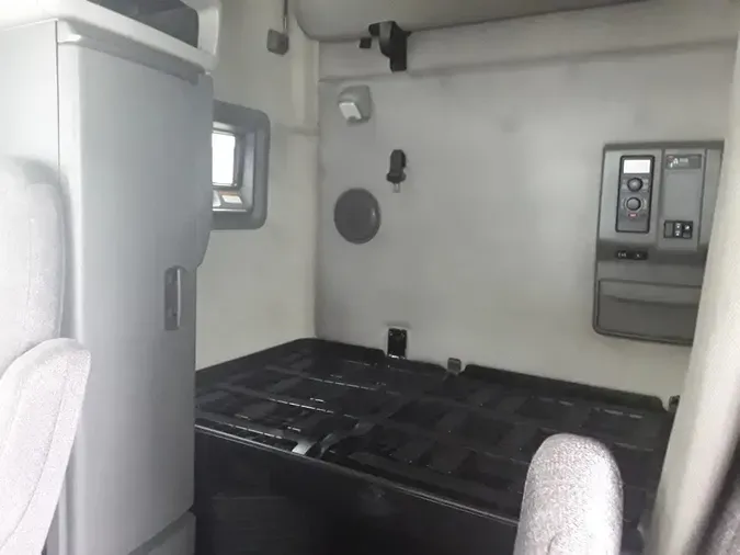 2019 VOLVO VNL64T-760