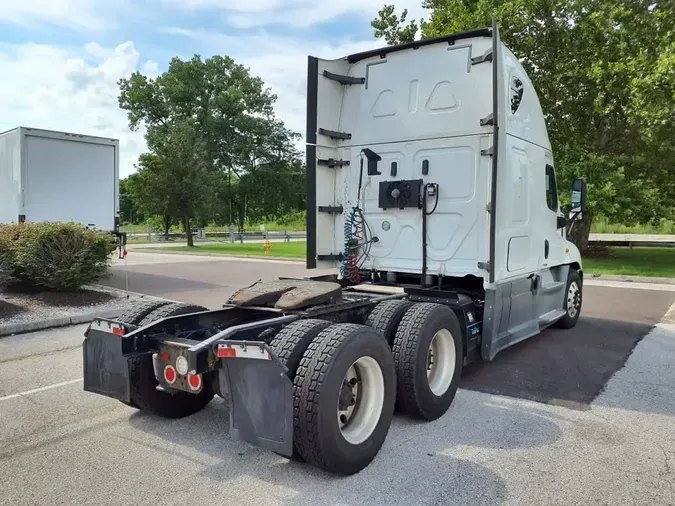 2019 FREIGHTLINER CASCADIA 1254e2b7866d1b27f25d2e21a0f3b7ace7b