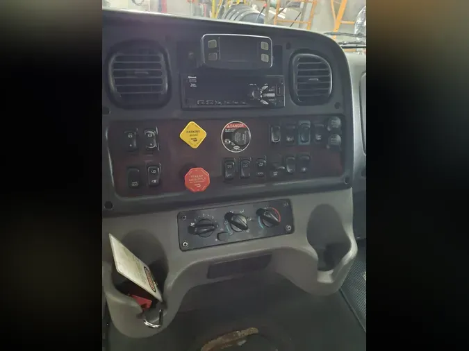 2022 FREIGHTLINER/MERCEDES M2 106