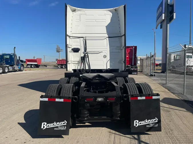 2023 VOLVO VNL64T860