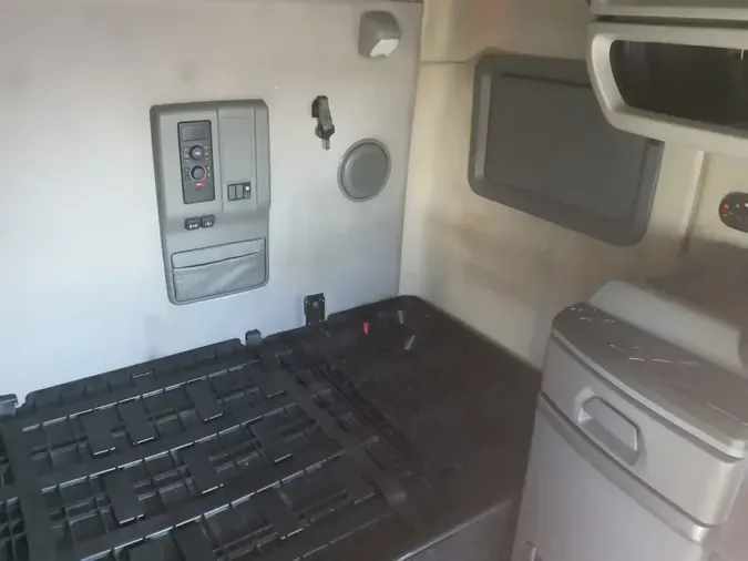 2020 VOLVO VNL64T-760