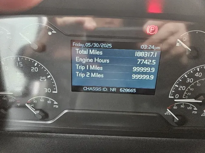2024 VOLVO VNL64T760