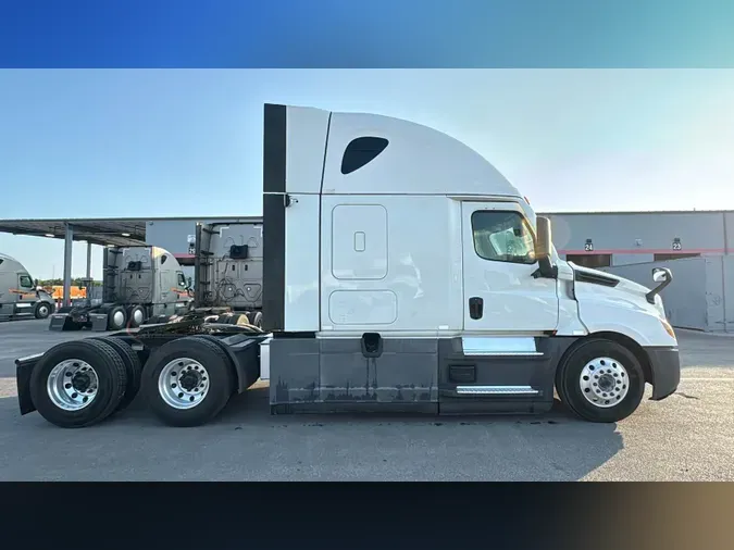 2022 Freightliner Cascadia 126