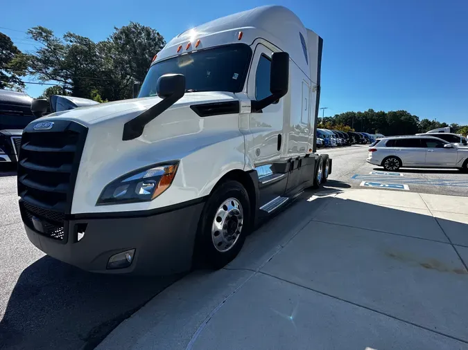 2020 Freightliner Cascadia 126