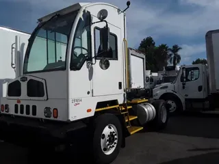2019 AUTOCAR YARD TRACTOR