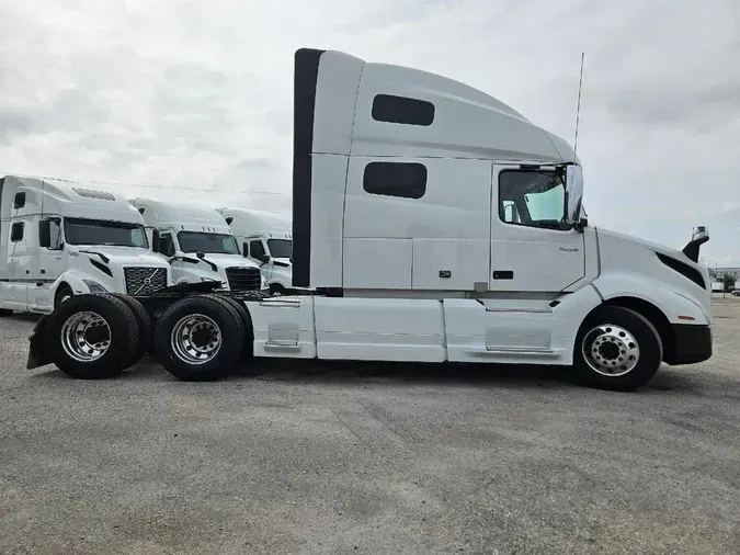 2020 VOLVO VNL64T760