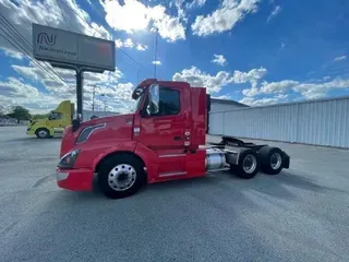 2018 VOLVO VNL64T300