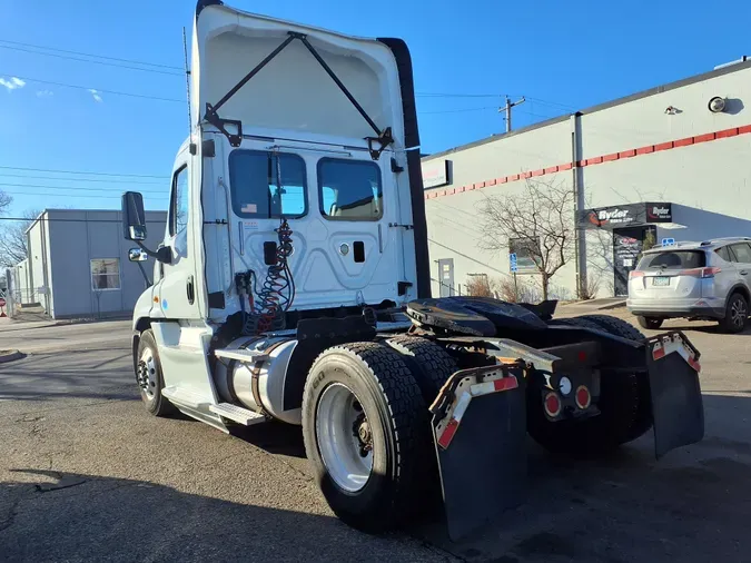 2017 FREIGHTLINER/MERCEDES CASCADIA 125