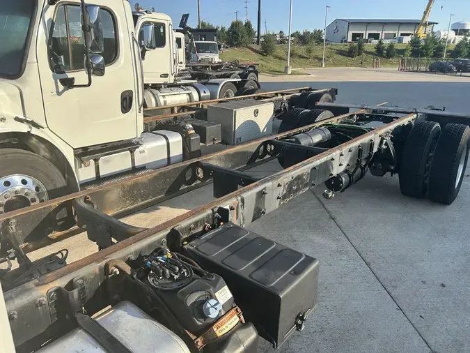 2022 Freightliner BUSINESS CLASS M2 106