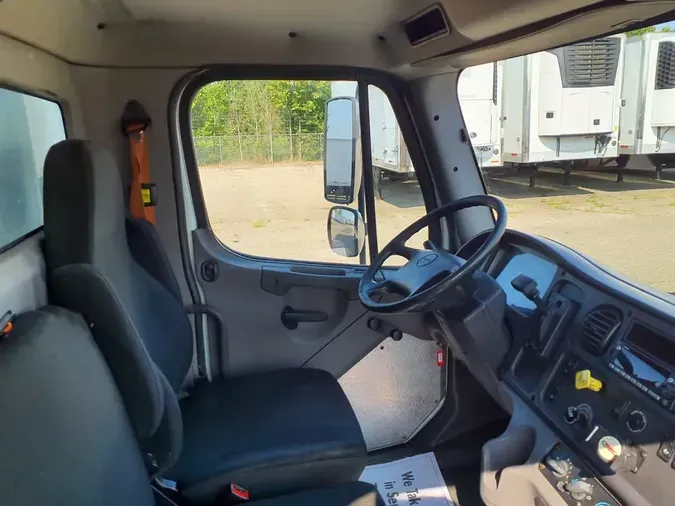 2018 FREIGHTLINER M2 106