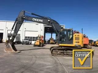 2017 John Deere 245G