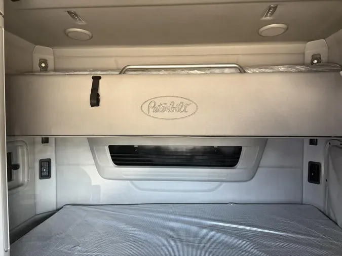 2022 Peterbilt 567