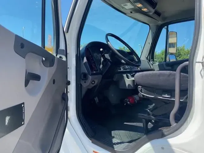 2018 Freightliner Business Class M2 106