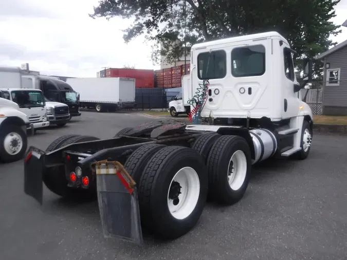 2018 FREIGHTLINER/MERCEDES CASCADIA 125