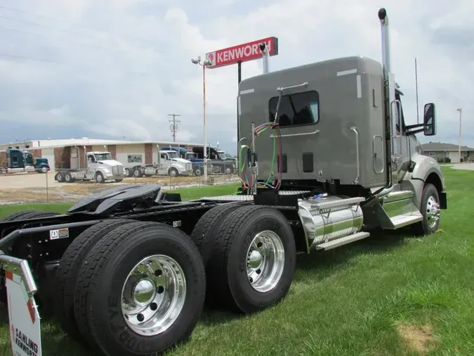2026 Kenworth T880