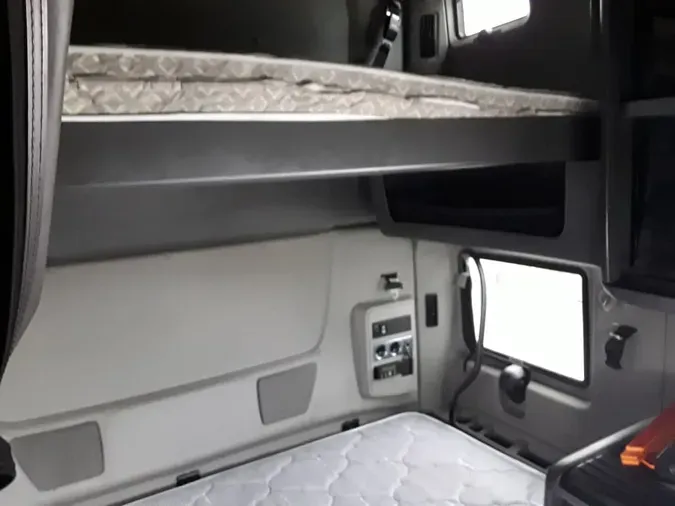 2019 NAVISTAR INTERNATIONAL LT625 SLPR CAB
