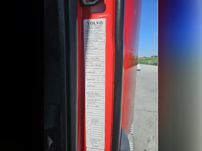 2019 VOLVO VNR64T300