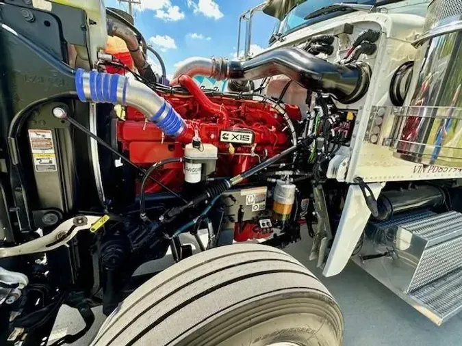 2023 Peterbilt 389