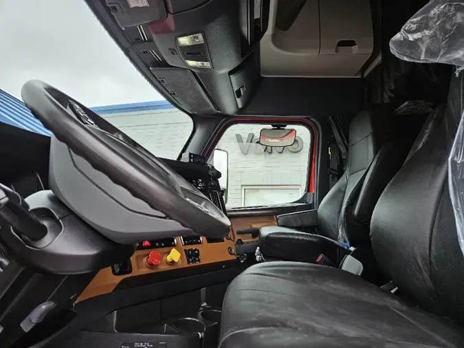 2020 FREIGHTLINER Cascadia 126