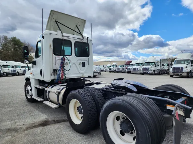 2016 FREIGHTLINER/MERCEDES CASCADIA 125