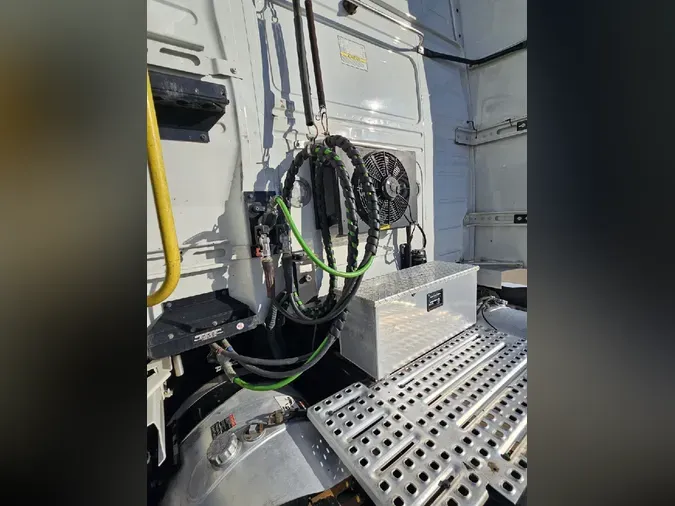 2022 VOLVO VNL64T7404e65f9fd03cb4b9ca9ecf86f7875f169