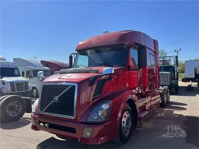 2015 VOLVO VNL64T730