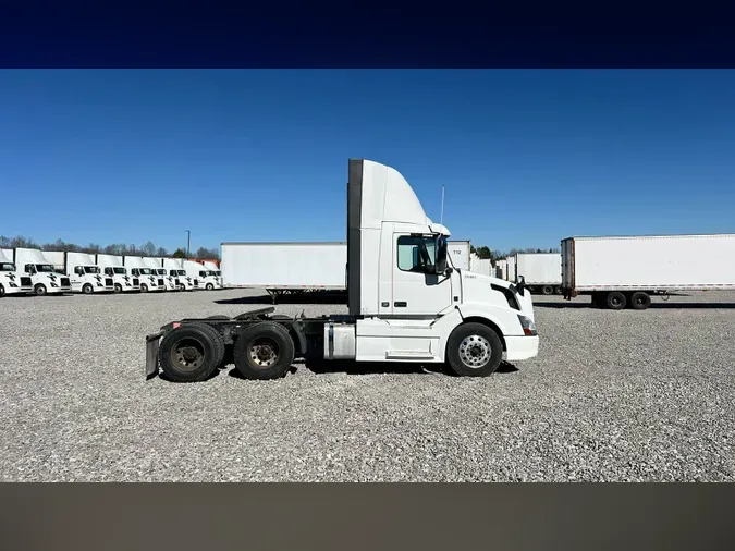 2018 Volvo VNL300