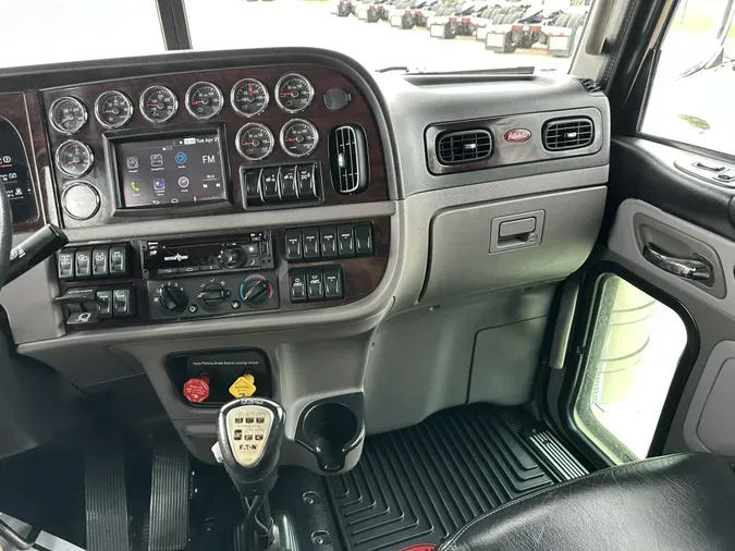 2023 Peterbilt 389