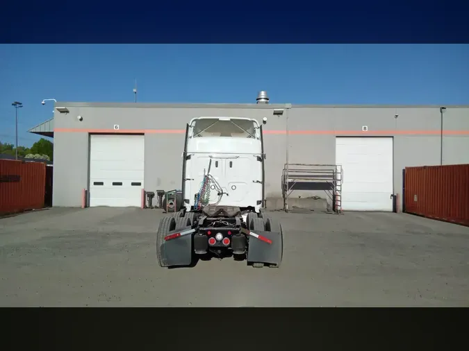 2021 Freightliner Cascadia 126